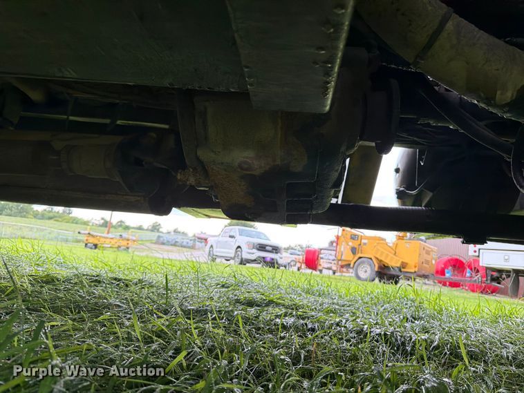 image for item OE9695 2002 International 4800 digger derrick truck
