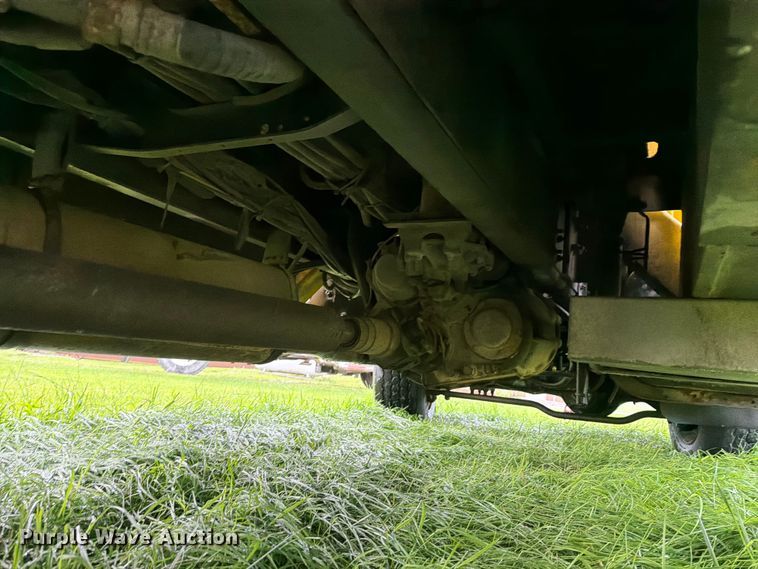 image for item OE9695 2002 International 4800 digger derrick truck