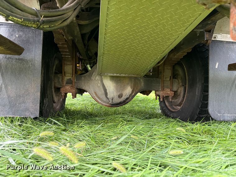 image for item OE9695 2002 International 4800 digger derrick truck