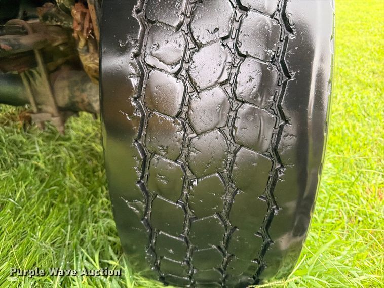 image for item OE9695 2002 International 4800 digger derrick truck