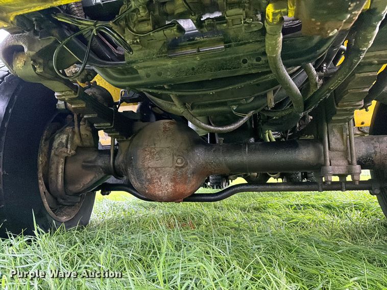 image for item OE9695 2002 International 4800 digger derrick truck