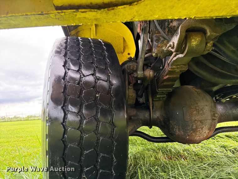 image for item OE9695 2002 International 4800 digger derrick truck