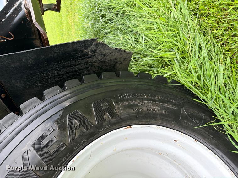 image for item OE9695 2002 International 4800 digger derrick truck