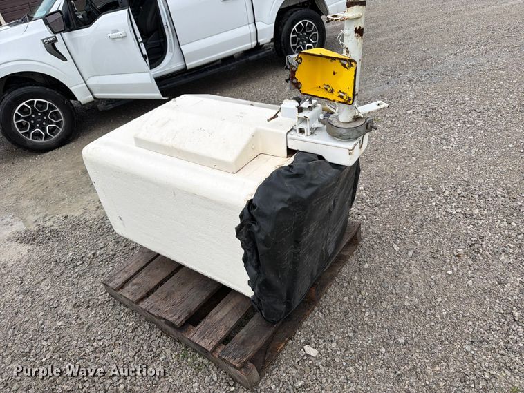 image for item OE9695 2002 International 4800 digger derrick truck