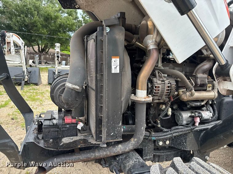 image for item DV7263 2023 Bobcat CT2040 MFWD tractor