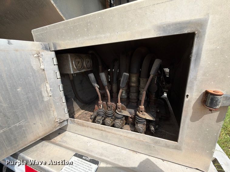image for item DV8539 2007 Pacer Cei Equipment Company, Inc. feed delivery trailer