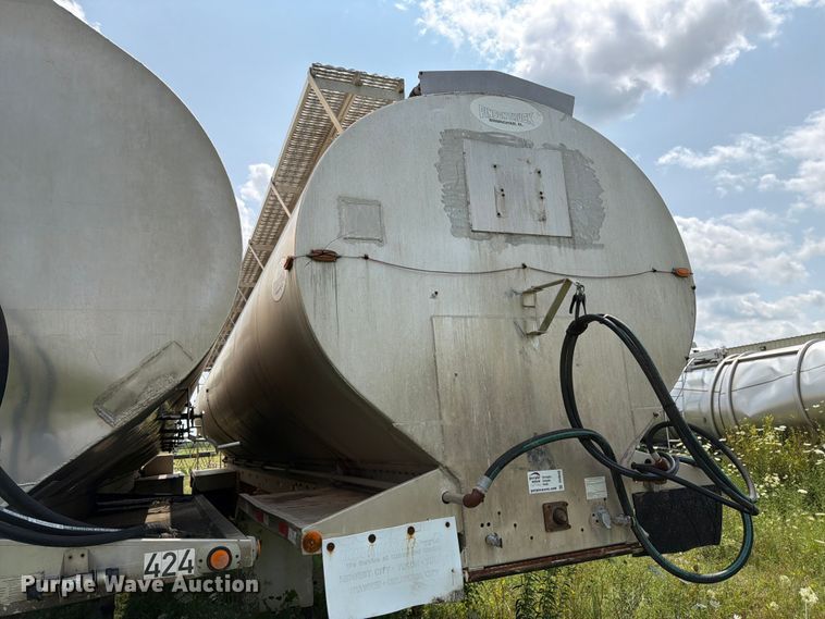 image for item DV8540 2005 Pinson feed delivery trailer