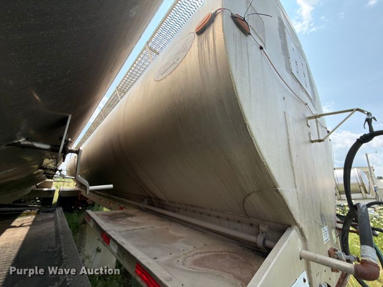 image for item DV8540 2005 Pinson feed delivery trailer