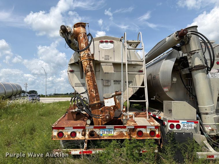 image for item DV8540 2005 Pinson feed delivery trailer