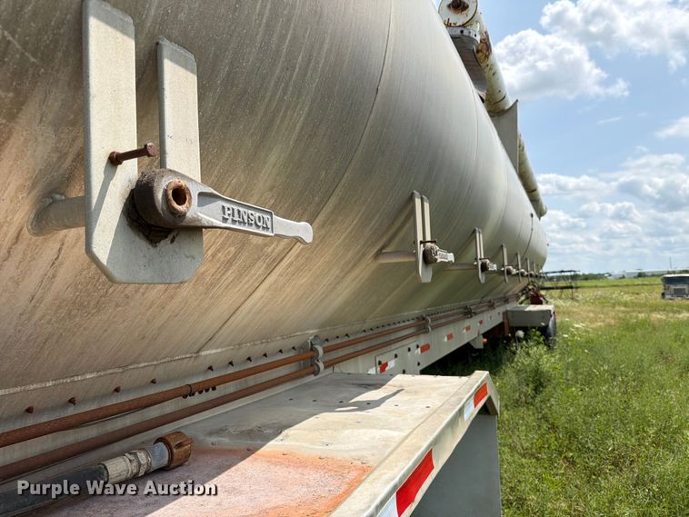 image for item DV8540 2005 Pinson feed delivery trailer