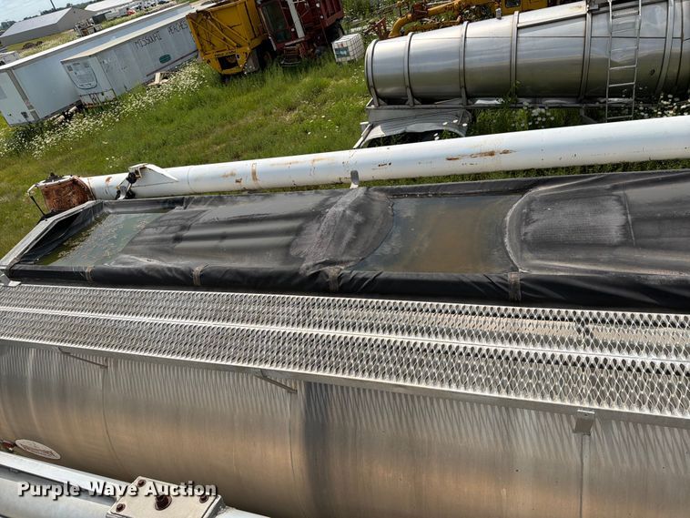 image for item DV8540 2005 Pinson feed delivery trailer