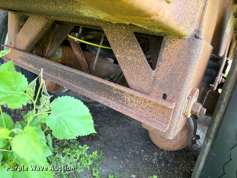 image for item DV8540 2005 Pinson feed delivery trailer