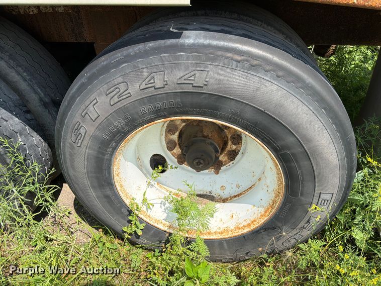 image for item DV8540 2005 Pinson feed delivery trailer