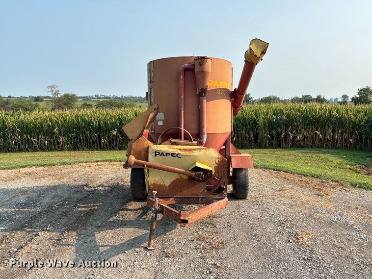 image for item DZ4521 Papec 870 feed grinder/mixer
