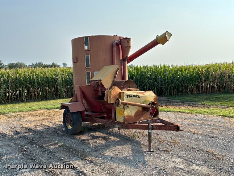 image for item DZ4521 Papec 870 feed grinder/mixer