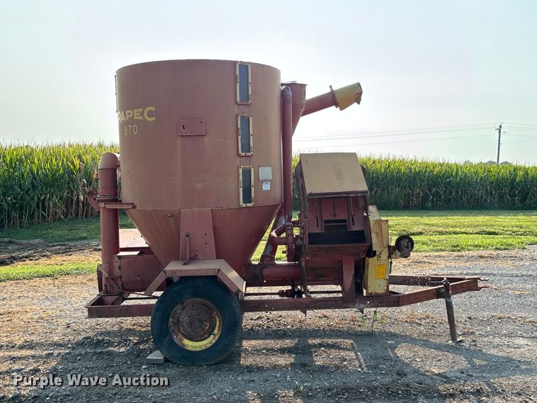 image for item DZ4521 Papec 870 feed grinder/mixer