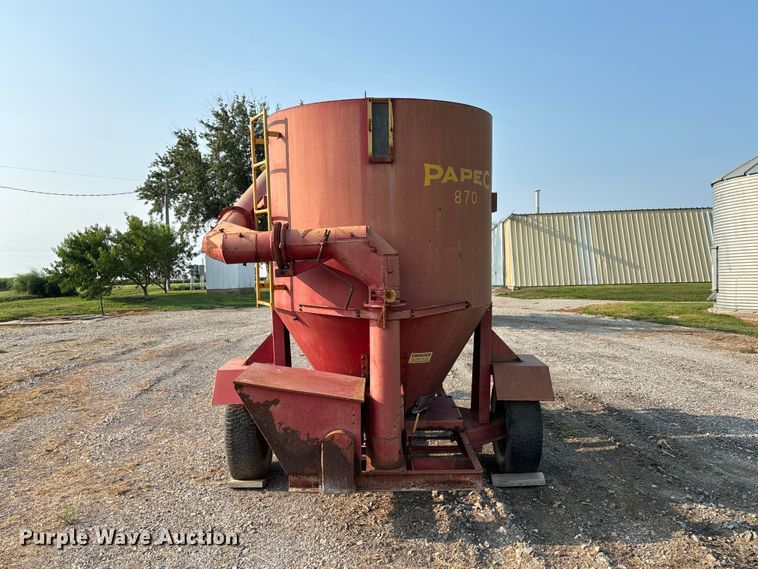 image for item DZ4521 Papec 870 feed grinder/mixer