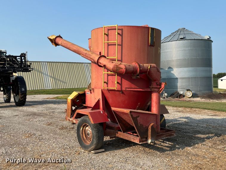 image for item DZ4521 Papec 870 feed grinder/mixer