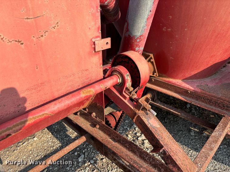 image for item DZ4521 Papec 870 feed grinder/mixer