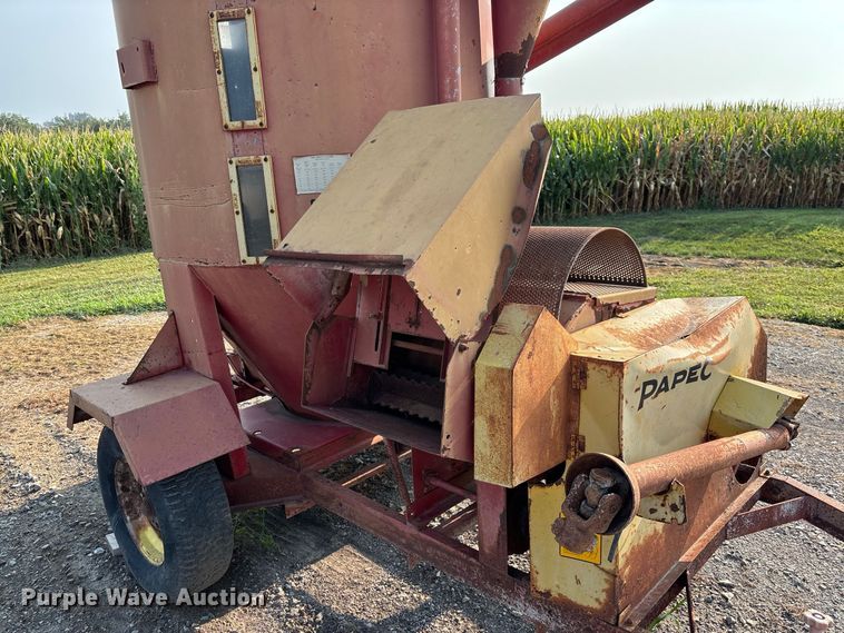 image for item DZ4521 Papec 870 feed grinder/mixer
