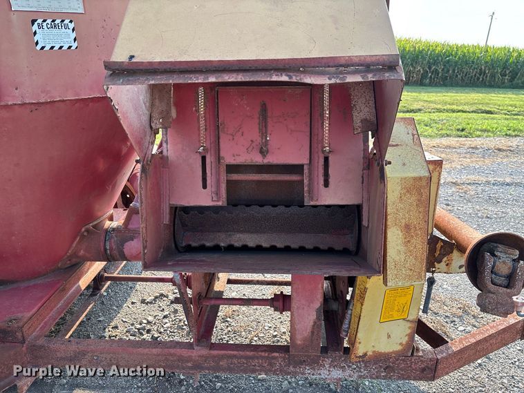 image for item DZ4521 Papec 870 feed grinder/mixer