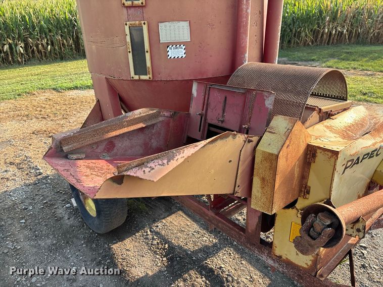 image for item DZ4521 Papec 870 feed grinder/mixer