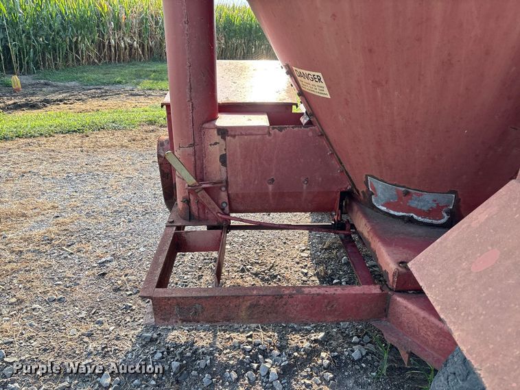 image for item DZ4521 Papec 870 feed grinder/mixer