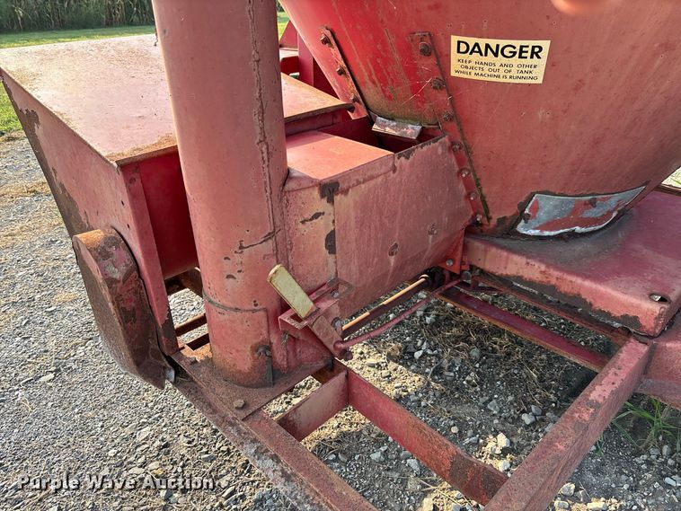 image for item DZ4521 Papec 870 feed grinder/mixer