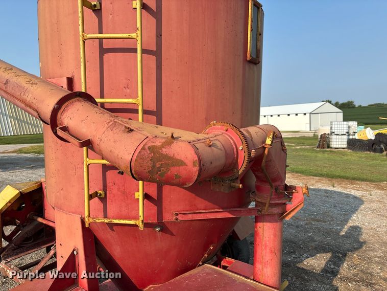 image for item DZ4521 Papec 870 feed grinder/mixer