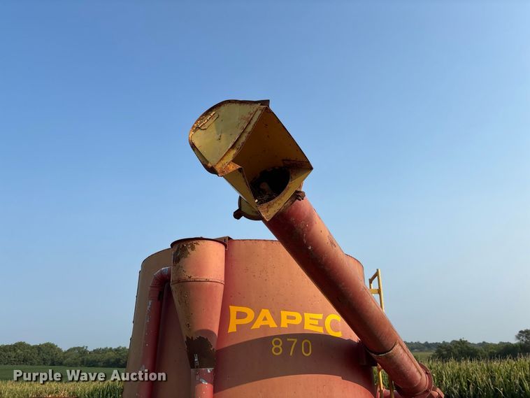 image for item DZ4521 Papec 870 feed grinder/mixer