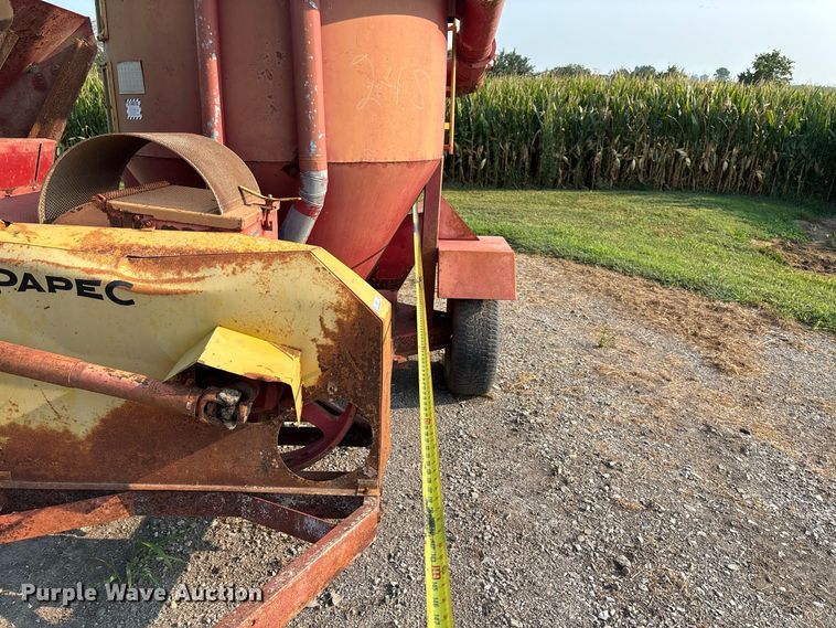 image for item DZ4521 Papec 870 feed grinder/mixer