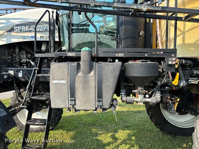 image for item DZ4522 Spra-Coupe 7650 sprayer