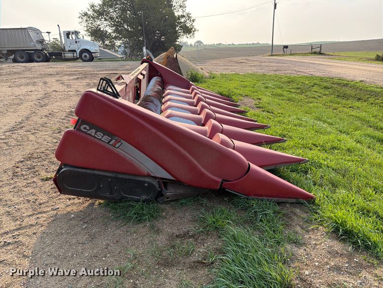 image for item EA0419 2010 Case IH 3408-30 corn head