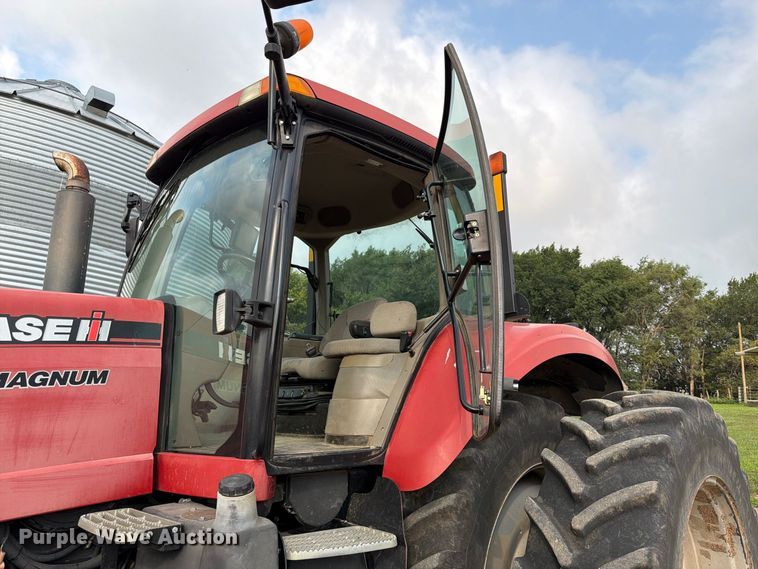 image for item EA0422 2009 Case IH Magnum 215 MFWD tractor