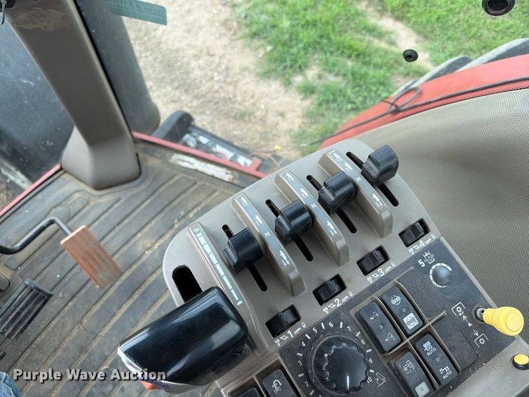 image for item EA0422 2009 Case IH Magnum 215 MFWD tractor