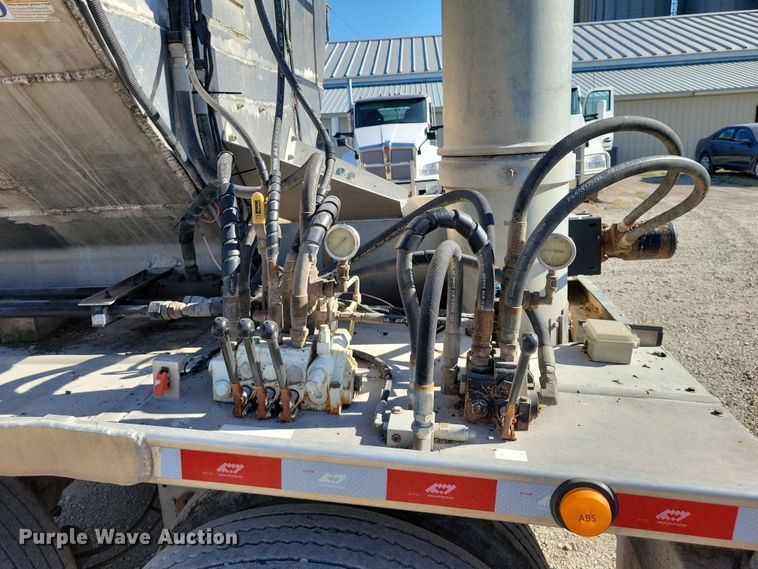 image for item EE1182 2018 Warren feed delivery trailer