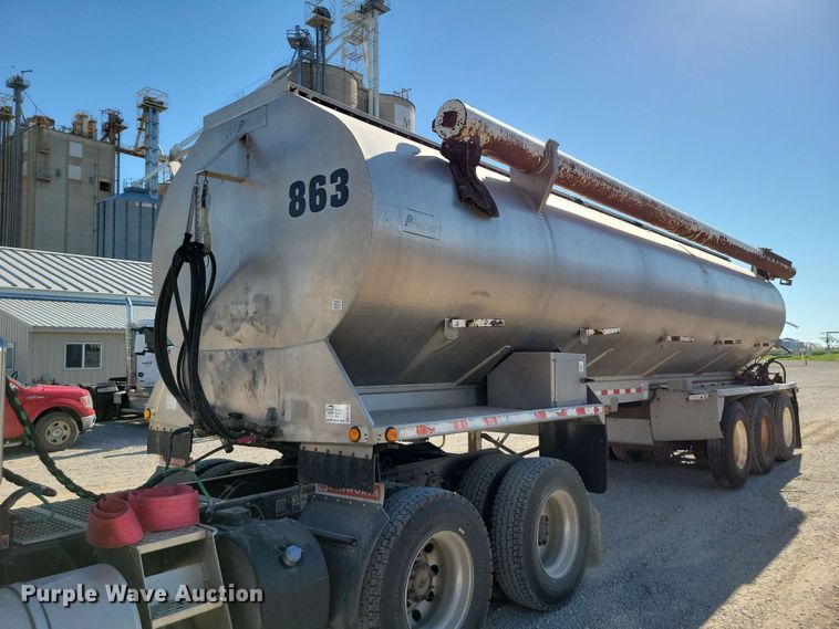 image for item EE1183 2000 CEI Pacer feed delivery trailer
