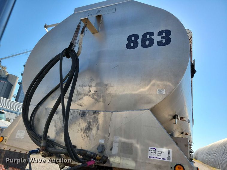 image for item EE1183 2000 CEI Pacer feed delivery trailer