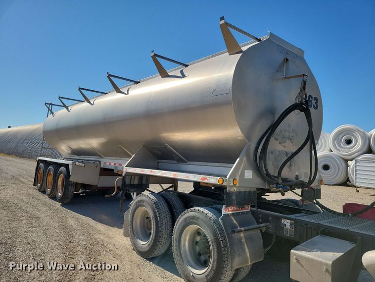 image for item EE1183 2000 CEI Pacer feed delivery trailer