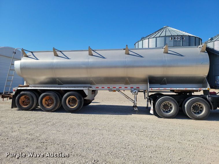 image for item EE1183 2000 CEI Pacer feed delivery trailer