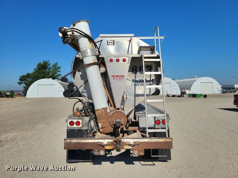 image for item EE1183 2000 CEI Pacer feed delivery trailer