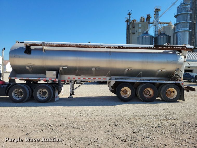 image for item EE1183 2000 CEI Pacer feed delivery trailer