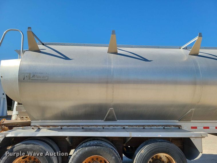 image for item EE1183 2000 CEI Pacer feed delivery trailer