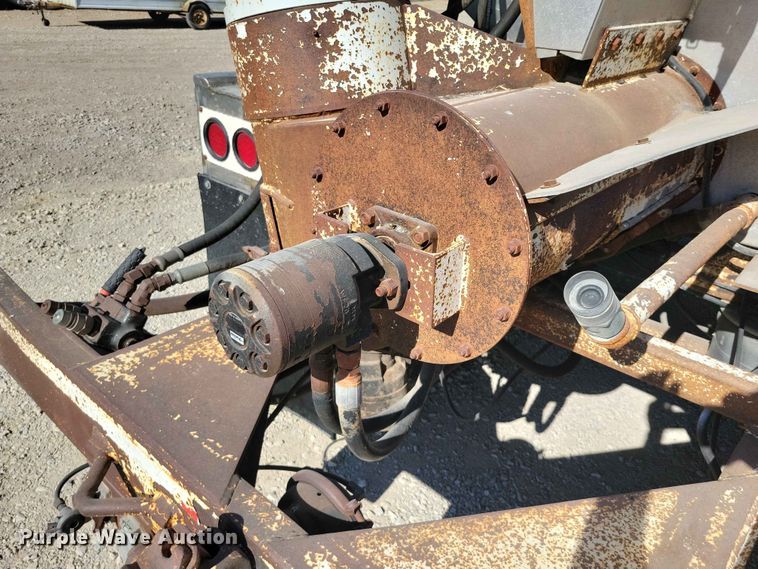 image for item EE1183 2000 CEI Pacer feed delivery trailer