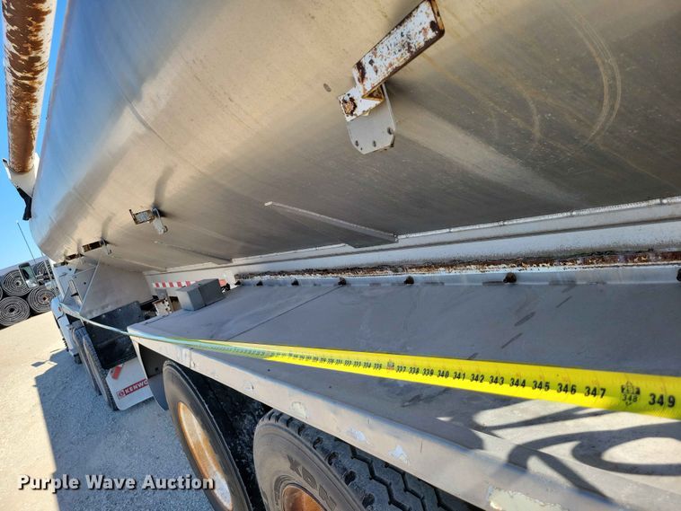 image for item EE1183 2000 CEI Pacer feed delivery trailer