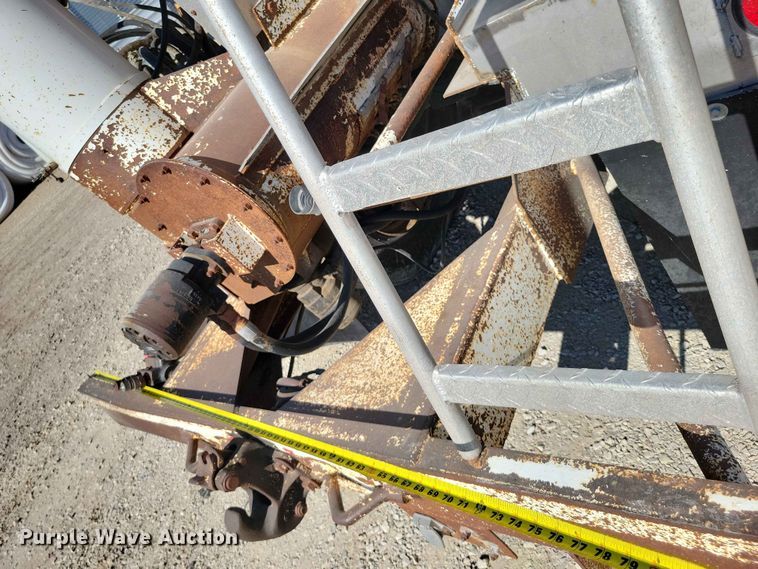image for item EE1183 2000 CEI Pacer feed delivery trailer
