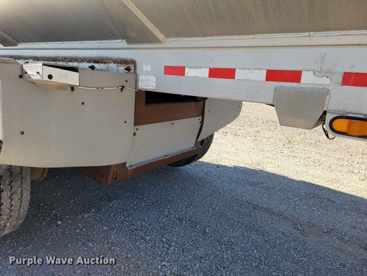 image for item EE1183 2000 CEI Pacer feed delivery trailer