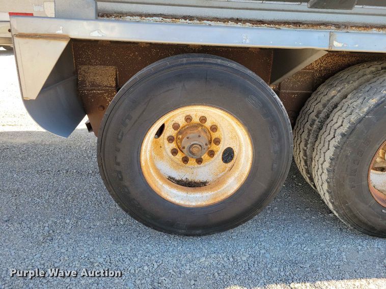 image for item EE1183 2000 CEI Pacer feed delivery trailer