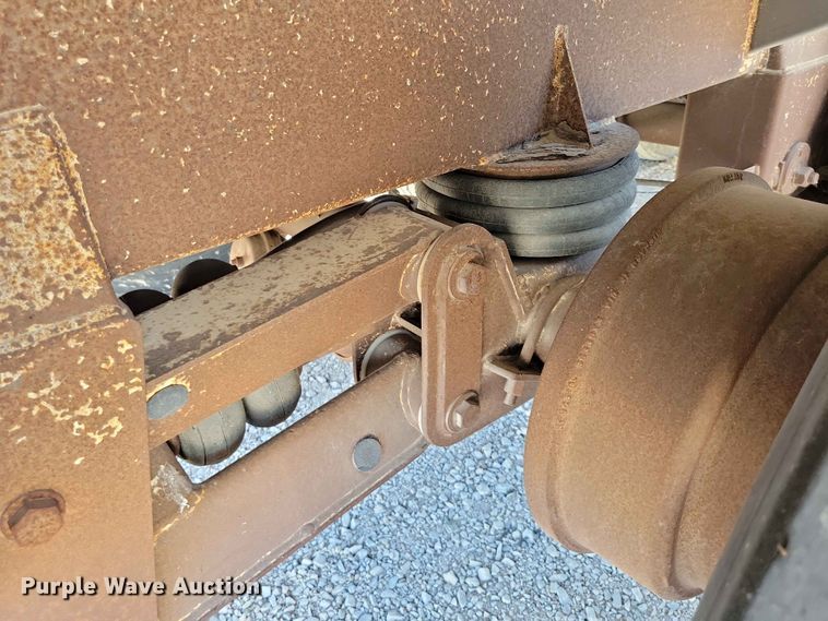 image for item EE1183 2000 CEI Pacer feed delivery trailer