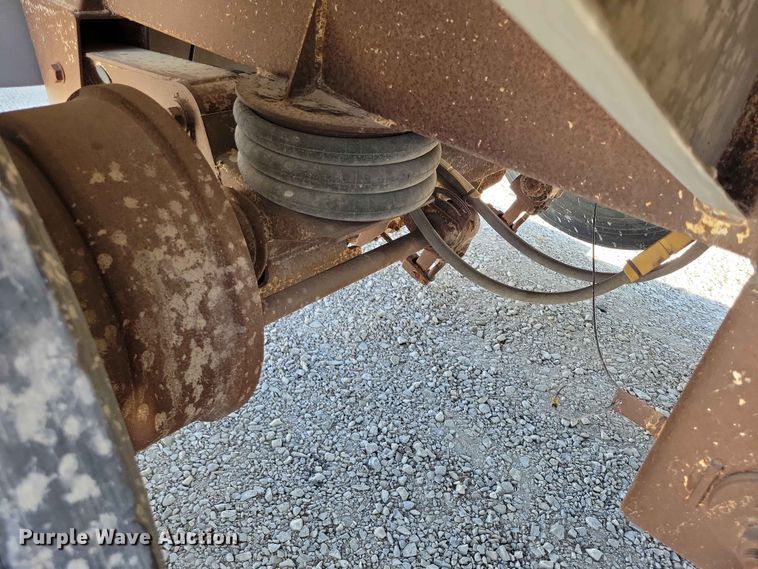 image for item EE1183 2000 CEI Pacer feed delivery trailer